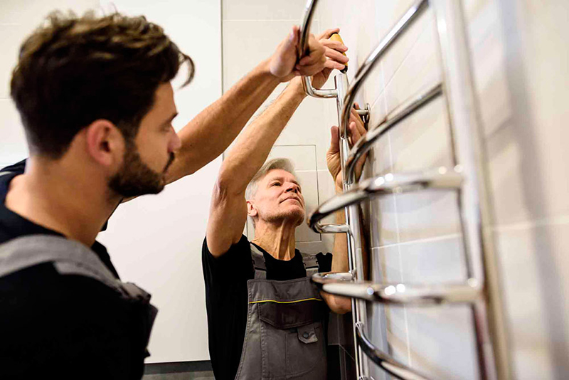 Монтаж водяного полотенцесушителя