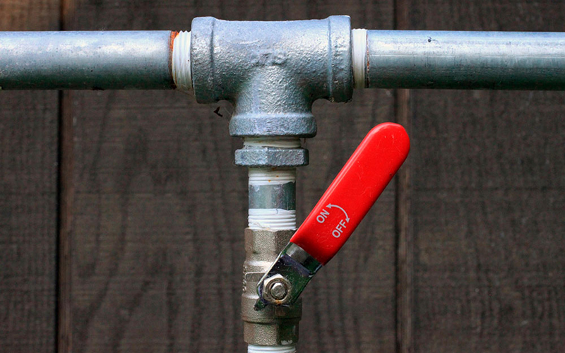 Узел водопровода с краном