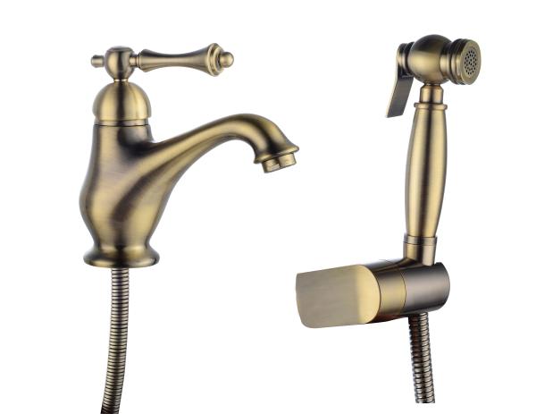 Смеситель для раковины с гигиеническим душем Ganzer GZ77051-D бронза