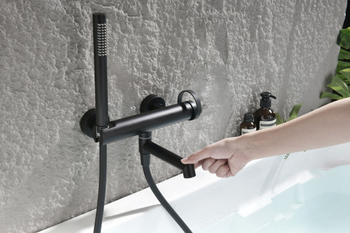 Смеситель однорычажный для ванны с душем из латуни Ganzer GZ19132-C черный