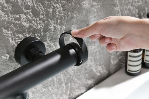 Смеситель однорычажный для ванны с душем из латуни Ganzer GZ19132-C черный