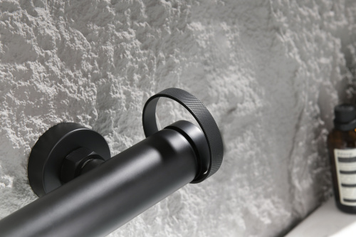 Смеситель однорычажный для ванны с душем из латуни Ganzer GZ19132-C черный