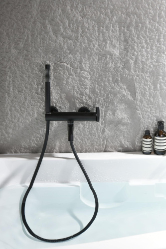 Смеситель однорычажный для ванны с душем из латуни Ganzer GZ19132-C черный