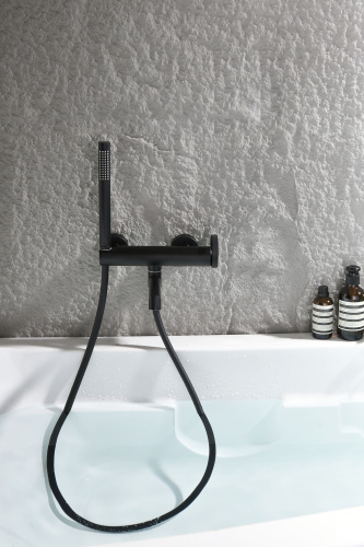 Смеситель однорычажный для ванны с душем из латуни Ganzer GZ19132-C черный