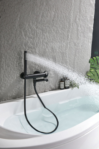 Смеситель однорычажный для ванны с душем из латуни Ganzer GZ19132-C черный