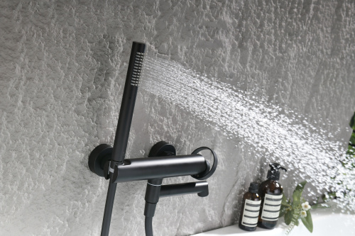 Смеситель однорычажный для ванны с душем из латуни Ganzer GZ19132-C черный