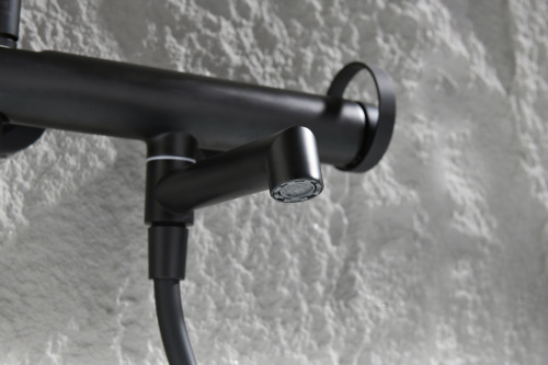 Смеситель однорычажный для ванны с душем из латуни Ganzer GZ19132-C черный