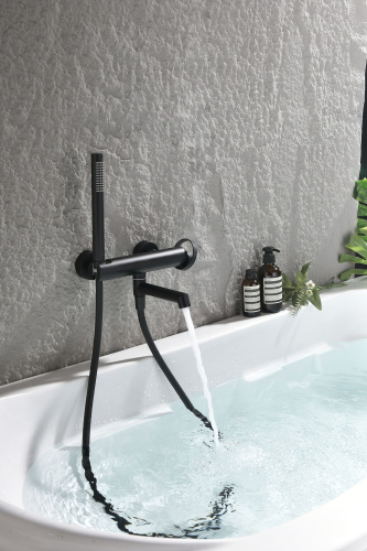 Смеситель однорычажный для ванны с душем из латуни Ganzer GZ19132-C черный